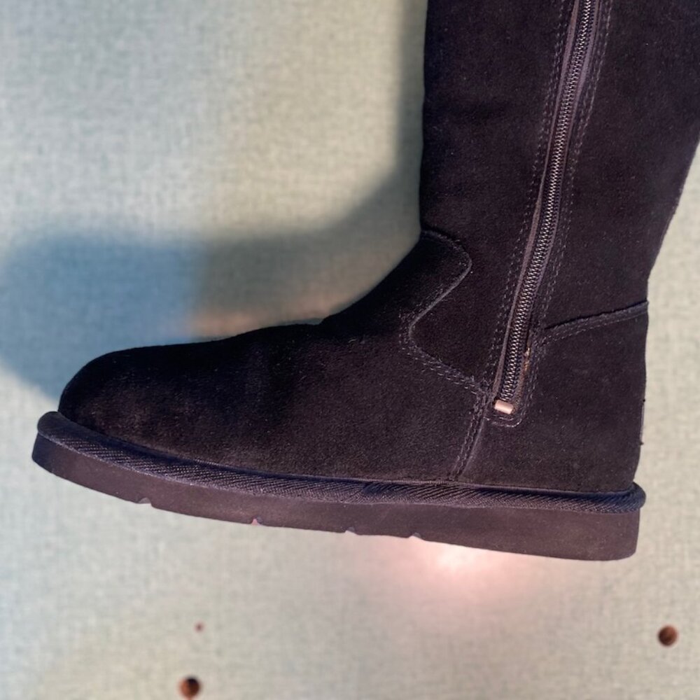 New Without Box with small flaws, UGG Women's Sunset Boots Size 5, Black